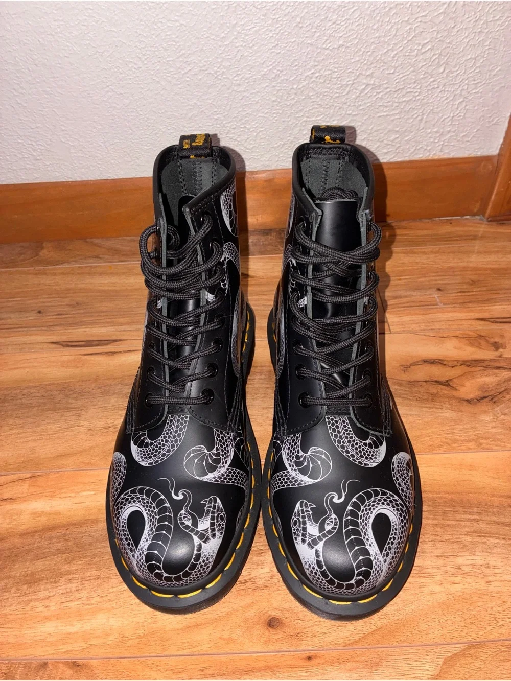Dr Marten 1460‎ Wild Serpent Lace Up Boots, black/silver - size 6